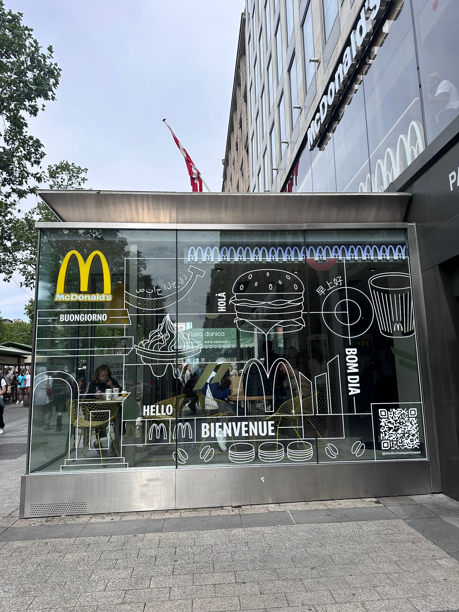 McDonald’s - Habillage vitrine - McDonald’s Champs-Élysées x JO Paris 2024